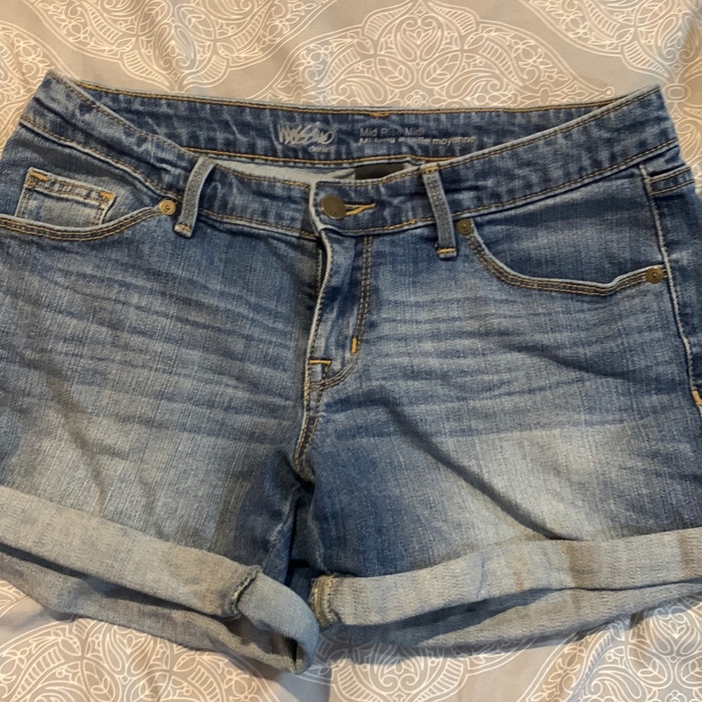 Mid rise midi denim shorts size 6